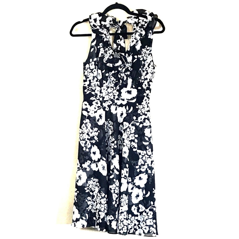 WHBM Black/White Floral Shift Dress Size 0